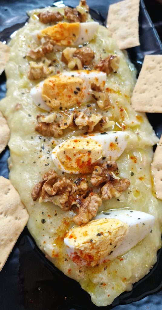 Atascaburras con huevo y nueces, plato típico de Albacete – Restaurante Los Olivos, Molinicos