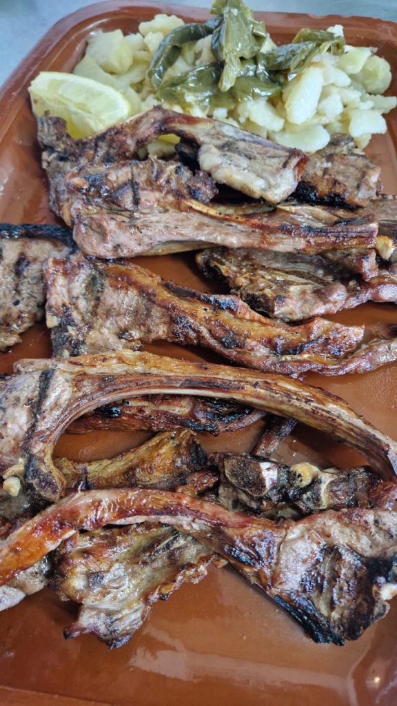 Entrecot a la brasa con patatas – Restaurante Los Olivos, Molinicos
