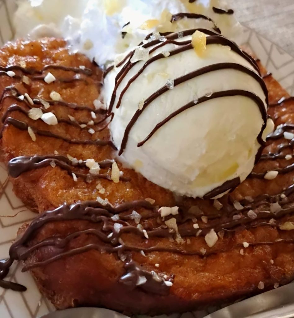 Torrija casera con helado y chocolate – Restaurante Los Olivos, Molinicos